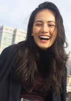 しっかりした大きめなカールで動きのあるロングのSTYLEです!
<br>
【自分でのスタイリング方法】
①巻女の32ミリで毛先の先まで巻き混み過ぎないでMIXに巻いてあげます!
②スプレーWAXで動きと質感を出してあげます!