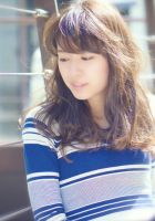 濡れた質感とドライな質感が合わさる事でラフな中にもしっかり意思を感じさせるスタイルです。<br>
<br>
【自分でのスタイリング方法】<br>
巻女の28ミリで毛先は外してゆるく縦巻きをMIXして巻いてあげます。オイル系のWAXで濡れた質感が出るようにつけてあげます!<br>
<br>
スタイリスト:清水広司(ALFALAN@表参道)<a class="deflink" href="https://www.instagram.com/hiroshishimizu10/">Instagram</a>