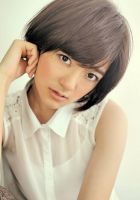 【スタイリング名&説明】<br>
『murakami masaya × short』<br>
<br>
Cut : 襟足をスッキリとさせたショートボブ!<br>
耳かけショートボブは可愛さの中にも格好良さを感じるスタイルに。<br>
<br>
Color…. 8LVのルミエールベージュで自然なベージュ系に!<br>
毛先の柔らかさが甘さの決めて!!<br>
シンプルで自然なニュアンスのフェザー感で優しい印象に!<br>
透け感のあるカラーでリラックス感をたっぷりまとった軽さとさわやかさを感じるベーシックな耳かけショートボブスタイルです。<br>
<br>
【自分でのスタイリング方法】<br>
ストレートアイロンを軽く通した後にスタイリングは全体をざっくり乾かしてから柔らかめのワックスを毛先中心につけて毛先に束感を作れば完成です!!<br>
<br>
スタイリスト:村上正也(Velvet on the Beach@表参道)<a class="deflink" href="https://www.instagram.com/murakami.masaya/">Instagram</a>