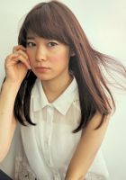 【スタイリング名&説明】<br>
『murakami masaya ×long』』<br>
<br>
Cut : ロングスタイルで胸下全体をカットし重たくなり過ぎない様にレイヤーを。前髪は横に流して目にかからないぐらいで可愛らしさの強調の似合わせカット!<br>
<br>
Color : 7LVのマーメイドアッシュで派手になり過ぎない自然なアッシュ系に!ハイトーン過ぎないアッシュ系のカラーはトリートメントをした様な美髪へ!!<br>
<br>
ロングのまとまりやすさ抜群のレイヤースタイルで重すぎず乾かしただけで決まるスタイルが人気のポイント!<br>
<br>
【自分でのスタイリング方法】<br>
ナチュラルで柔らかい美髪ストレートスタイルが好きな方にはオススメのスタイルです。アイロンは使わず毛先にナチュラルなカールを付けるならストレートアイロンがオススメ。<br>
<br>
スタイリスト:村上正也(Velvet on the Beach@表参道)<a class="deflink" href="https://www.instagram.com/murakami.masaya/">Instagram</a>