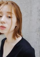 ツヤと柔らかさがかわいい外ハネボブのスタイルです。 絹女で外ハネになるようにサラっと通してあげます! 軽くの外ハネがフェミニンになり過ぎずにナチュラルな仕上がりに なります。 少しウェットにして質感を出してあげるのもオススメです。