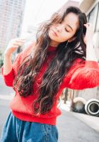 ランダムなウェーブが雰囲気をグッとupさせるスタイルです。<br />
絹女で波を打つように髪を滑らせながら熱を通してあげるのがポイントです!コテよりもアイロンのウェーブの方がメリハリがつくので気分に合わせて使い分けてみるのもオススメです。